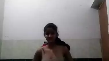 Cute Desi Girl Record Her Nude Selfie