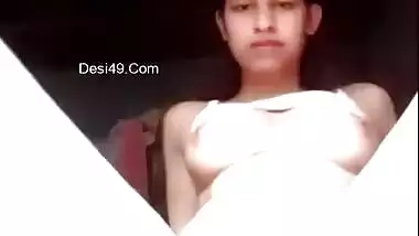 Today Exclusive -desi Girl Shows Her Boobs And Fingering