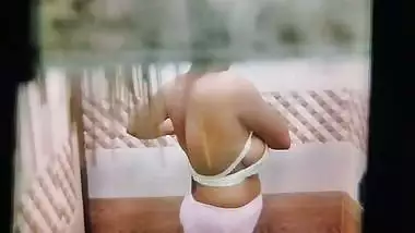 Neighbor peeps bhabhi bathing through window