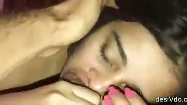 DESI NRI GIRLFRIEND BLOWJOB