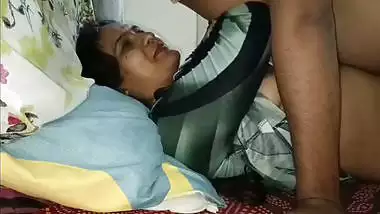 Xxx Indian wife secret sex with shopkeeper MMS