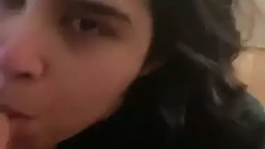 College girl’s erotic desi blowjob to her lover