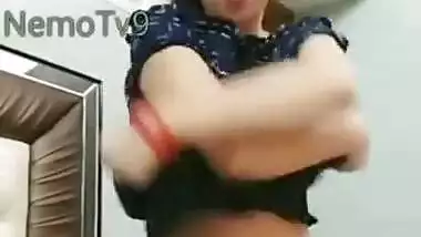 Tarni ,Sexy Desi girl lifting top to show navel to bF, She is so horny,!