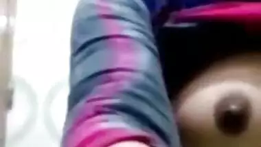 Desi Girl Shows Her Boobs On Vc