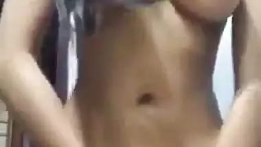 Desi Babe Pussy Rubbing In Bathroom