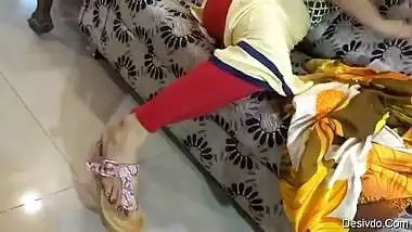 Desi Homely Young Aunty Hot Show In Leggings