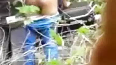 Nepali couple’s outdoor xxx video on a bike