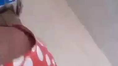 Hijabi lady sucks a professor’s dick in Pakistani sex video