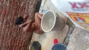 Naughty boy records how naked Desi neighbor washes XXX body outdoors