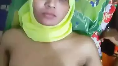 UP Muslim girl’s first desi sex MMS with her cousin