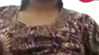 Girlfriend showing boob live on video call viral MMS
