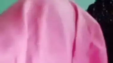 Chubby bhabhi naked pussy rubbing on video call