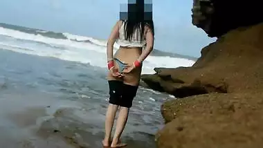 Video xxx of a young couple enjoying outdoor sex on their honeymoon