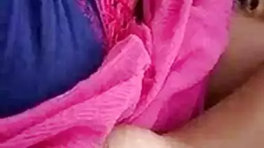 Cute Indian girl boob sucking by Bf MMS sex clip