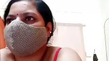 Marathi Divya Aunty Show His Big Ass And Nude Dance On The Camera