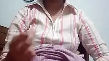 College teen stimulates her mood thro fingering