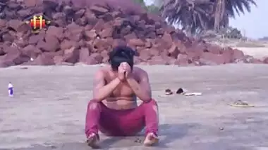 Horny and chubby Desi minx seduces mature guy during XXX reality show
