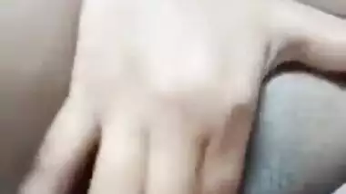 Naked Desi bombshell gently massages her XXX vagina in the bedroom