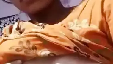 Slim Indian girl shows on cam her perky boobs and trimmed XXX twat