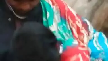 Horny lovers outdoor daring blowjob sex video