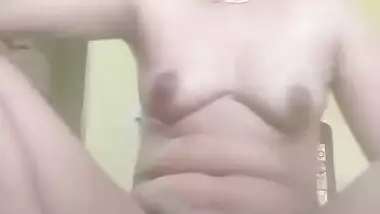 Horny Indian Bhabhi Showing Her Boobs and pussy fingering part 3