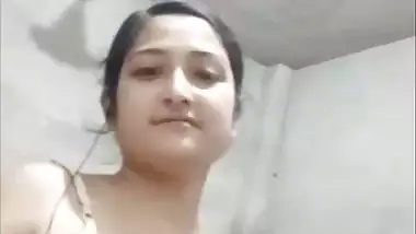 Cute big ass bhabhi striptease nude viral MMS
