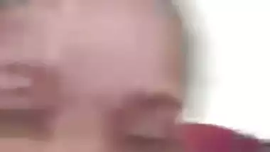 Slim married Tamil wife sharp boobs showing viral MMS