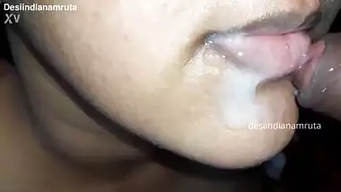 Desi Cute Indian Bhabhi gets Massive Cumshot in Beautiful Mouth & Lip from her Devar's Cock !!