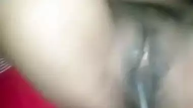 Wooden and metal sex toys in pussy in viral sex video