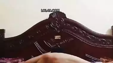 Desi wife pussy licking by husband friend xxx clip