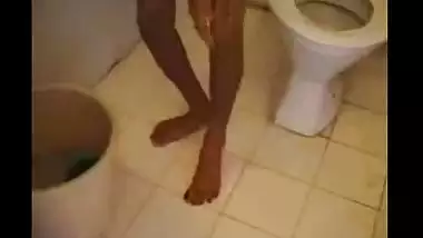 Periya Kaampu Alagi Kulikkum Video