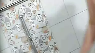 Hairy pussy MILF naked bath recorded by relative