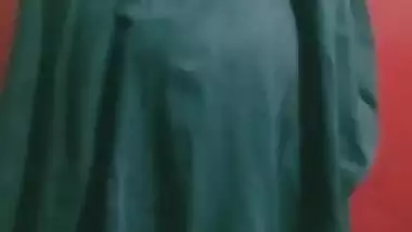 Today Exclusive -desi Bhabhi Bathing Video Record By Hubby Part 2