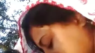 Desi Couple Kissing & Boobs Press Outdoor