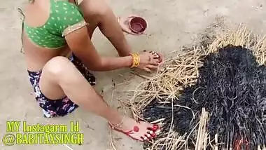 Indian Farmer's Wife Makeup In Field Hardcore Painful Sex Clear Hindi Voice