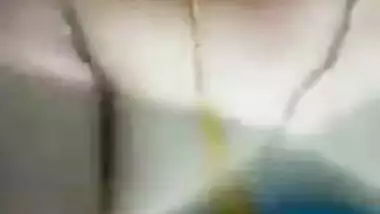 Desi cute girl showing her boobs