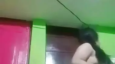 Desi nude Assamese girl shows her big boobs and pussy