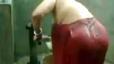 Bbw indian bhabhi taking shower from pump