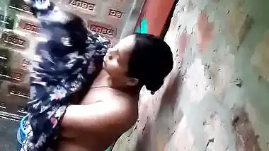 Wet bhabhi changing dress caught after nude bath