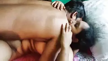 Desi sexy bhabi fucking with husband boss in hotel