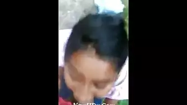 Desi sex video of a teen girl having outdoor fun with her horny lover