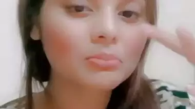 Beautiful big melons showing desi girl selfie viral clip