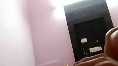 GF sucks BF’s dick and rides on it in desi sex