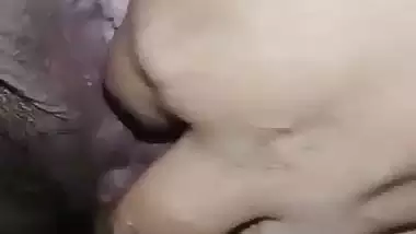 Desi aunty plays with her wet pussy in Tamil aunty sex MMS