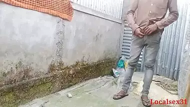 Horny village girl hides to have sex with Desi XXX lover in the yard