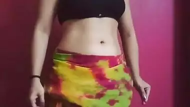 Busty desi babe sexy belly moves