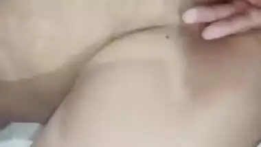 Desi girl begs guy to stuff pussy with fingers in gonzo XXX video