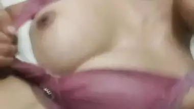 Punjabi mms porn of a girl showing her juicy boobs