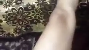 Girl in birthday XXX suit spreads legs and shows boobs in Desi video