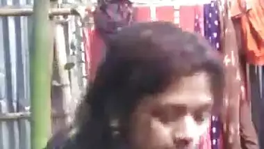 A girl records her desi Bangla sex MMS for her lover
